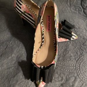 Betsy Johnson flowered “Bret” heels